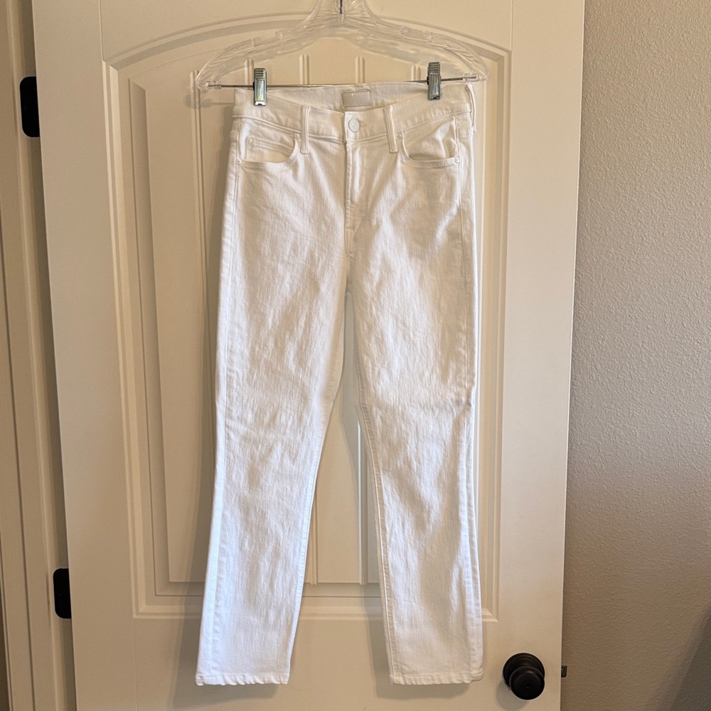 MOTHER “Mid Rise Dazzler”Ankle Straight Leg Jean
Color: Fairest of Them All